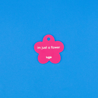Pink flower-shaped tag with text on a blue background